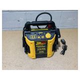 EverStart Maxx 1000 Peak Amp Jump Starter with 120 PSI Compressor