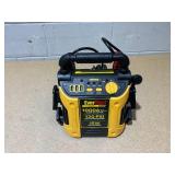 EverStart Maxx 1000 Peak Amp Jump Starter with 120 PSI Compressor