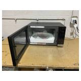 LG 2.0 Cu. Ft. NeoChef Countertop Microwave with Smart Inverter