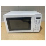 Magic Chef 0.7 cu. ft. 700-Watt Countertop Microwave in White