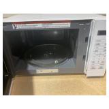 Magic Chef 0.7 cu. ft. 700-Watt Countertop Microwave in White