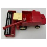 Vintage International Harvester Axial - Flow Combine 1:16 Ertl Die-Cast 14"