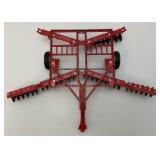 Vintage Ertl IH Drag Disc With Folding Wings 1:64 Scale (Missing 1 Plastic Plow Set)