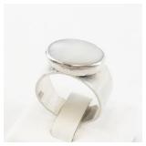 Sterling Silver Mother of Pearl Ring. Size 7.5