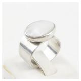 Sterling Silver Mother of Pearl Ring. Size 7.5