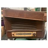 VINTAGE 1947 ADMIRAL 6RT43A TUBE RADIO & RECORD PLAYER