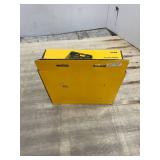 Dewalt - 12V to 20V MAX Lithium-Ion Dual Port Jobsite Charging Station with (2) USB Ports Dewalt - 12V to 20V MAX Lithium-Ion Dual Port Jobsite Charging Station with (2) USB Ports