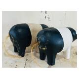 Adorable Wood Carved Pigs