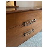 Kent-Coffey The Eloquence Mid-Century Modern Dresser with Mirror Kent-Coffey The Eloquence Mid-Century Modern Dresser with Mirror