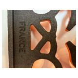 Le Creuset Orange Enameled Cast Iron Trivet Sunburst Pattern Le Creuset Orange Enameled Cast Iron Trivet Sunburst Pattern