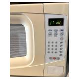 Sylvania Microwave Oven with Digital Controls Sylvania Microwave Oven with Digital Controls