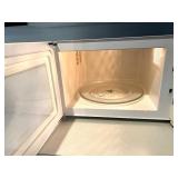 Sylvania Microwave Oven with Digital Controls Sylvania Microwave Oven with Digital Controls