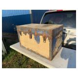 ANTIQUE TRUNK ANTIQUE TRUNK