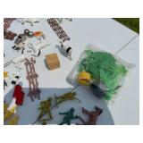 LARGE LOT OF ARMY MEN AND PLASTIC FARM ANIMALS (MORE THEN FIRST PICTURE) LARGE LOT OF ARMY MEN AND PLASTIC FARM ANIMALS (MORE THEN FIRST PICTURE)