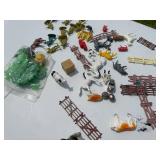 LARGE LOT OF ARMY MEN AND PLASTIC FARM ANIMALS (MORE THEN FIRST PICTURE) LARGE LOT OF ARMY MEN AND PLASTIC FARM ANIMALS (MORE THEN FIRST PICTURE)