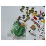 LARGE LOT OF ARMY MEN AND PLASTIC FARM ANIMALS (MORE THEN FIRST PICTURE) LARGE LOT OF ARMY MEN AND PLASTIC FARM ANIMALS (MORE THEN FIRST PICTURE)
