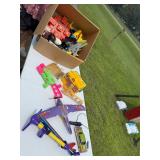 OODLES OF VINTAGE PLASTIC TOYS VERY LARGE LOT (MORE THEN FIRST PICTURE) OODLES OF VINTAGE PLASTIC TOYS VERY LARGE LOT (MORE THEN FIRST PICTURE)