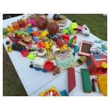 OODLES OF VINTAGE PLASTIC TOYS VERY LARGE LOT (MORE THEN FIRST PICTURE) OODLES OF VINTAGE PLASTIC TOYS VERY LARGE LOT (MORE THEN FIRST PICTURE)