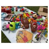 OODLES OF VINTAGE PLASTIC TOYS VERY LARGE LOT (MORE THEN FIRST PICTURE) OODLES OF VINTAGE PLASTIC TOYS VERY LARGE LOT (MORE THEN FIRST PICTURE)