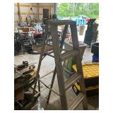 Aluminum Step Ladder - Heavy Duty Construction