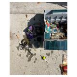 Lund 16ft Aluminum Fishing Boat with Steering Console.  This does NOT include trailer but can be used to transport it.