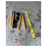 Sawhorse Brackets with Wood Legs and 24-Inch Stanley Level