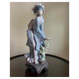 Lladro ‘Myumi’ Retired Porcelain Figurine