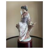 Lladro Nippon Lady Porcelain Figurine with Fan and Flowers