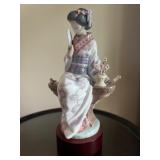 Lladro Nippon Lady Porcelain Figurine with Fan and Flowers