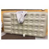 Twin Airbed Mattress by Aerobed