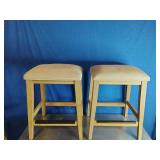 2 Bar Stools 2 Bar Stools