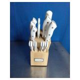Cuisinart Classic 12-piece White Triple Rivet Knife Block Set. Cuisinart Classic 12-piece White Triple Rivet Knife Block Set.
