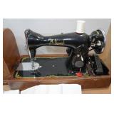 Vintage Singer Sewing Machine with Case