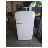 Westinghouse Vintage Refrigerator Model Y-8153