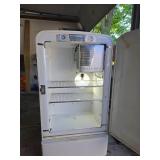 Westinghouse Vintage Refrigerator Model Y-8153