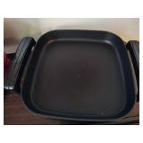 Lot of Roasters and Electric Frying Pan Lot of Roasters and Electric Frying Pan