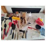 Large Lot of Kitchen Utensils Large Lot of Kitchen Utensils
