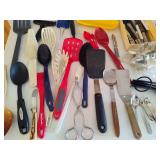 Large Lot of Kitchen Utensils Large Lot of Kitchen Utensils