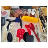 Large Lot of Kitchen Utensils Large Lot of Kitchen Utensils
