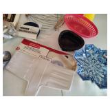 Large Lot of Kitchen Utensils Large Lot of Kitchen Utensils