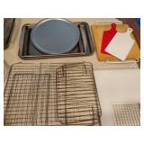 Lot of Large Oven/Baking Pans and more! Lot of Large Oven/Baking Pans and more!
