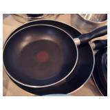 Assorted Lot of Pots, Pans & Roasters Assorted Lot of Pots, Pans & Roasters