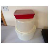 Tupperware Cake and other Storage Containers Tupperware Cake and other Storage Containers