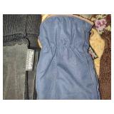 Lot of Ladies Gloves, Hats, Scarves & Mittens Lot of Ladies Gloves, Hats, Scarves & Mittens