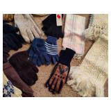Lot of Ladies Gloves, Hats, Scarves & Mittens Lot of Ladies Gloves, Hats, Scarves & Mittens