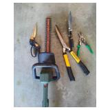 Black & Decker Corded 18" Trimmer & Asst Snippers Black & Decker Corded 18" Trimmer & Asst Snippers