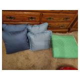 Asst Throw Pillows & Bedspread Asst Throw Pillows & Bedspread