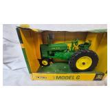 1:16 Scale Ertl John Deere Model G Tractor in Box