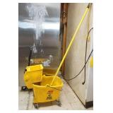 Mop Bucket w/Mop