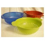 3 Large Plastic Colanders